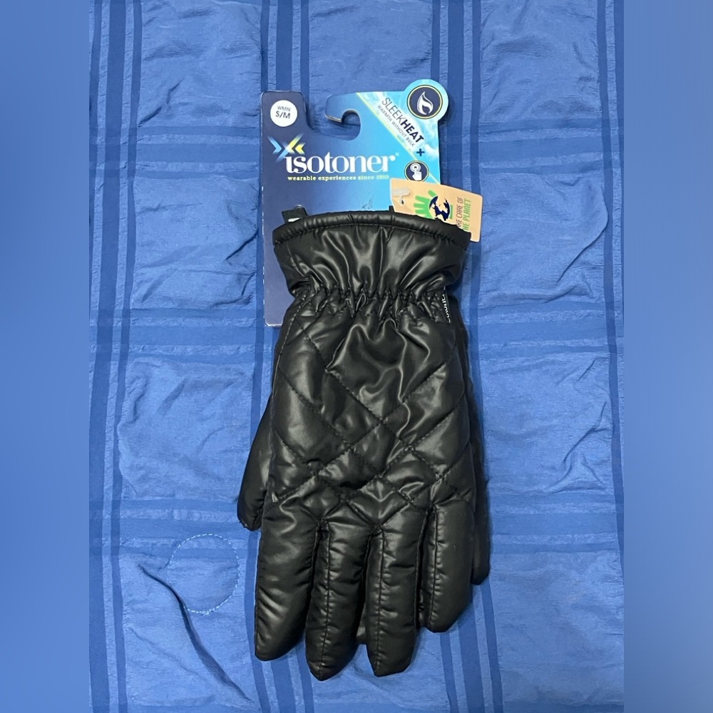Isotoner Women’s SleekHeat Black Gloves Size Small/Medium - New with tags